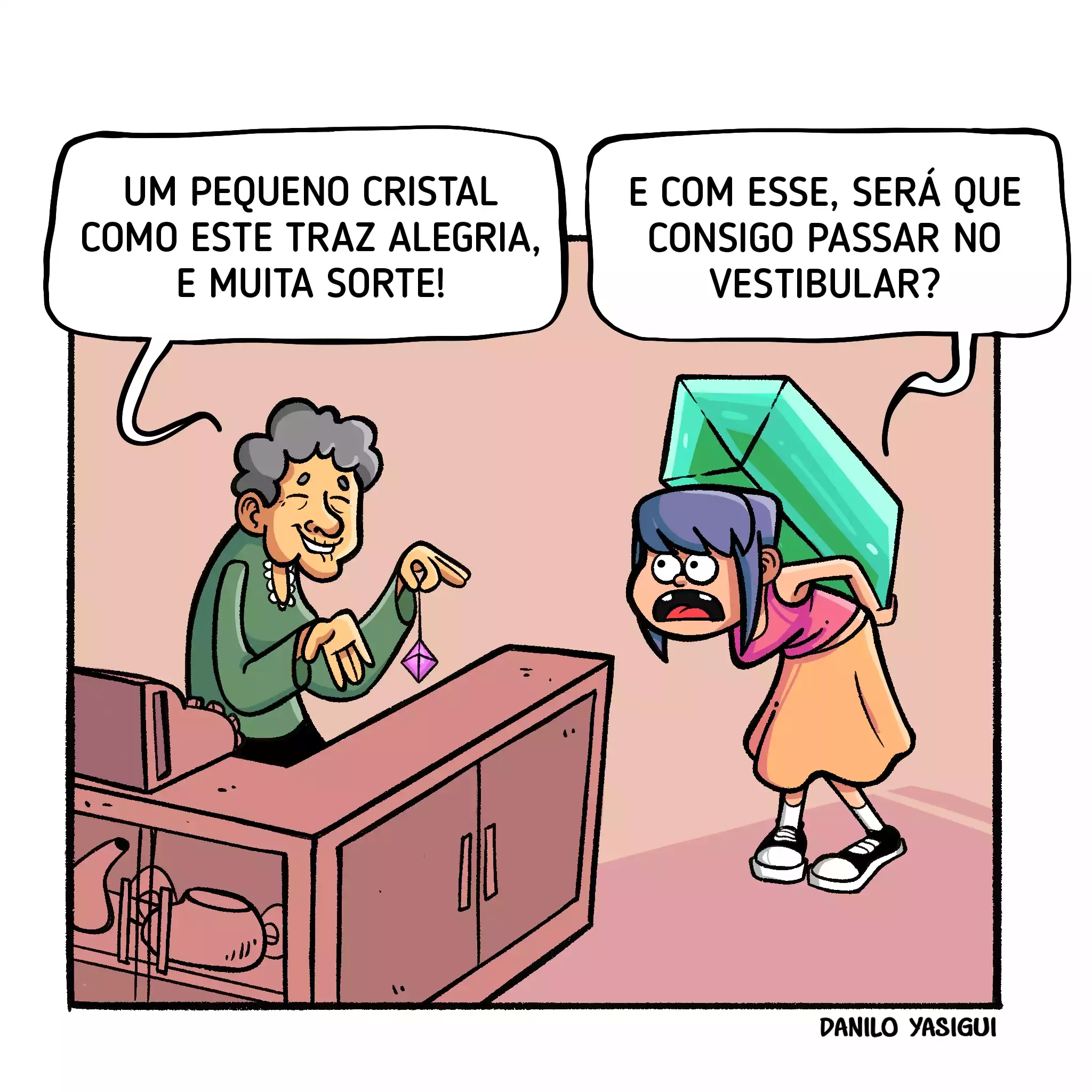 Descrição: Vemos uma senhora atrás de um balcão mostrando um pequeno pingente de cristal enquanto diz "Um pequeno cristal como este traz alegria, e muita sorte!". "E com esse, será que consigo passar no vestibular?", diz um garota carregando nas costas um enorme cristal.